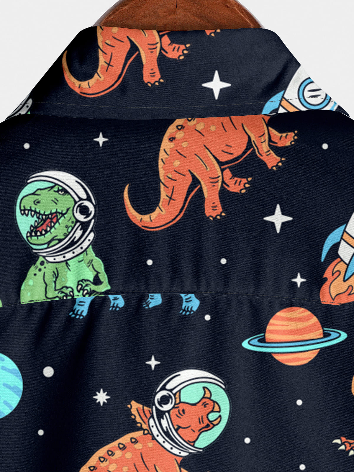 Herren-Kurzarmshirt „Space Dinosaur“.